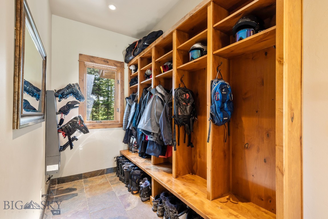 83 Peaks View Drive