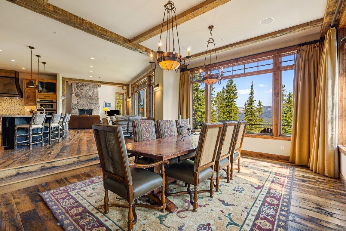 83 Peaks View Drive