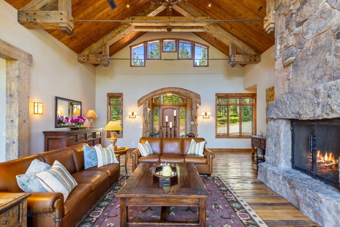 83 Peaks View Drive