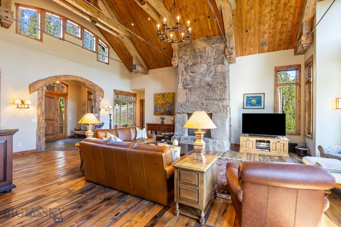 83 Peaks View Drive