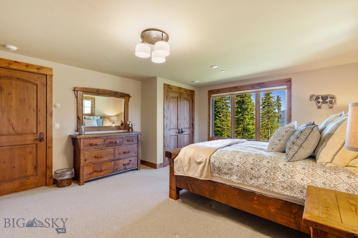 83 Peaks View Drive
