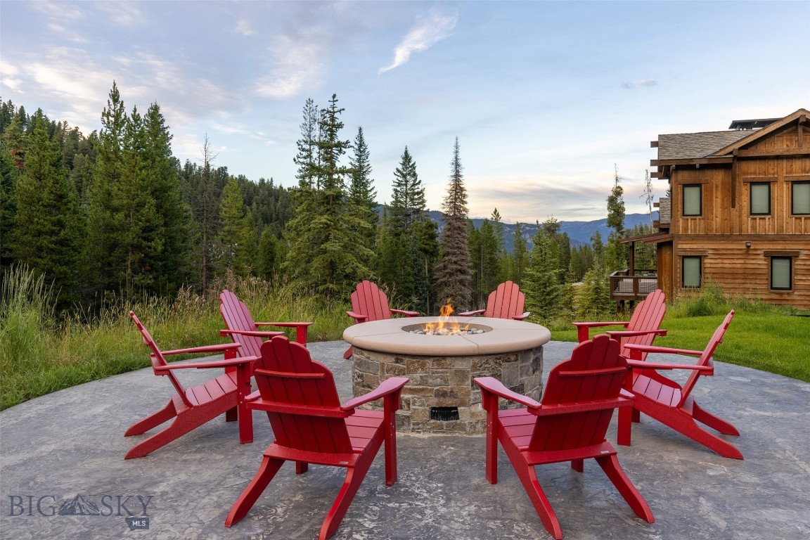 85 North Outlook Loop