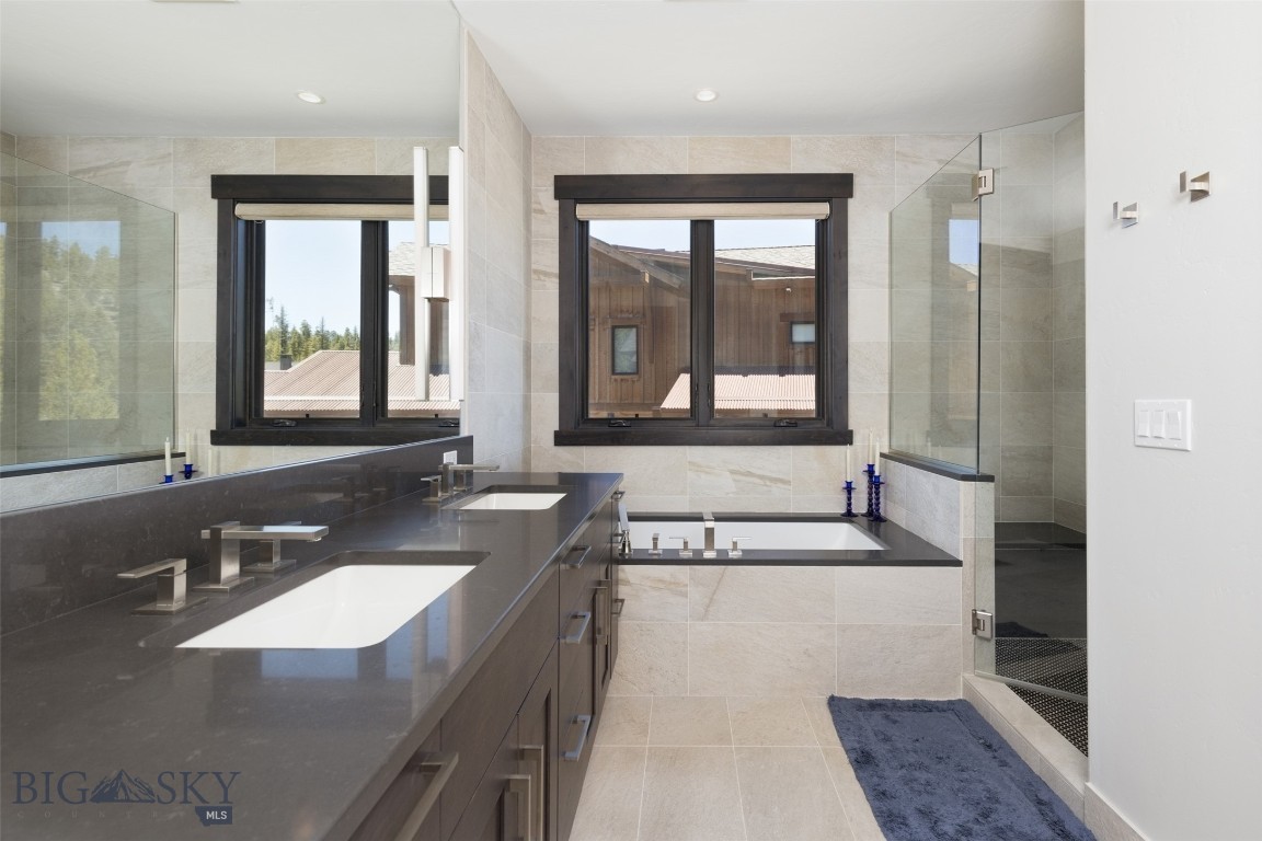 85 North Outlook Loop