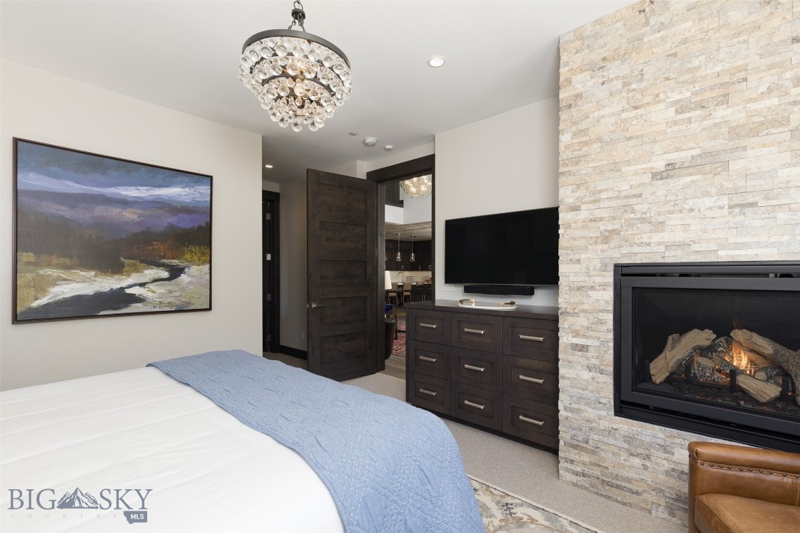 85 North Outlook Loop