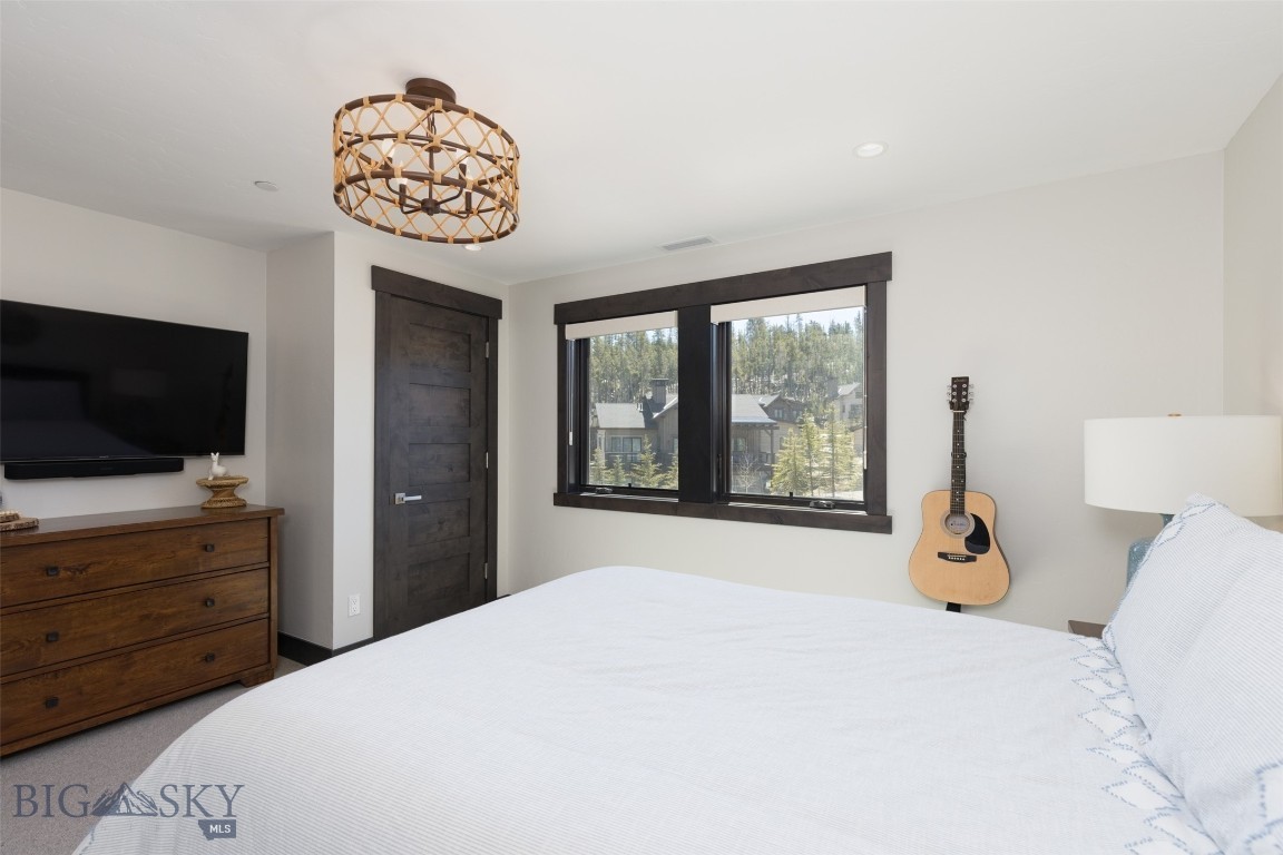 85 North Outlook Loop