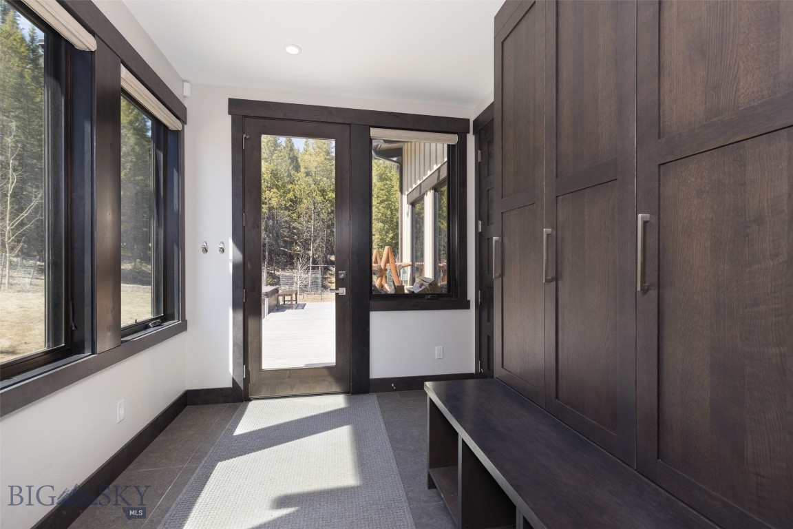 85 North Outlook Loop