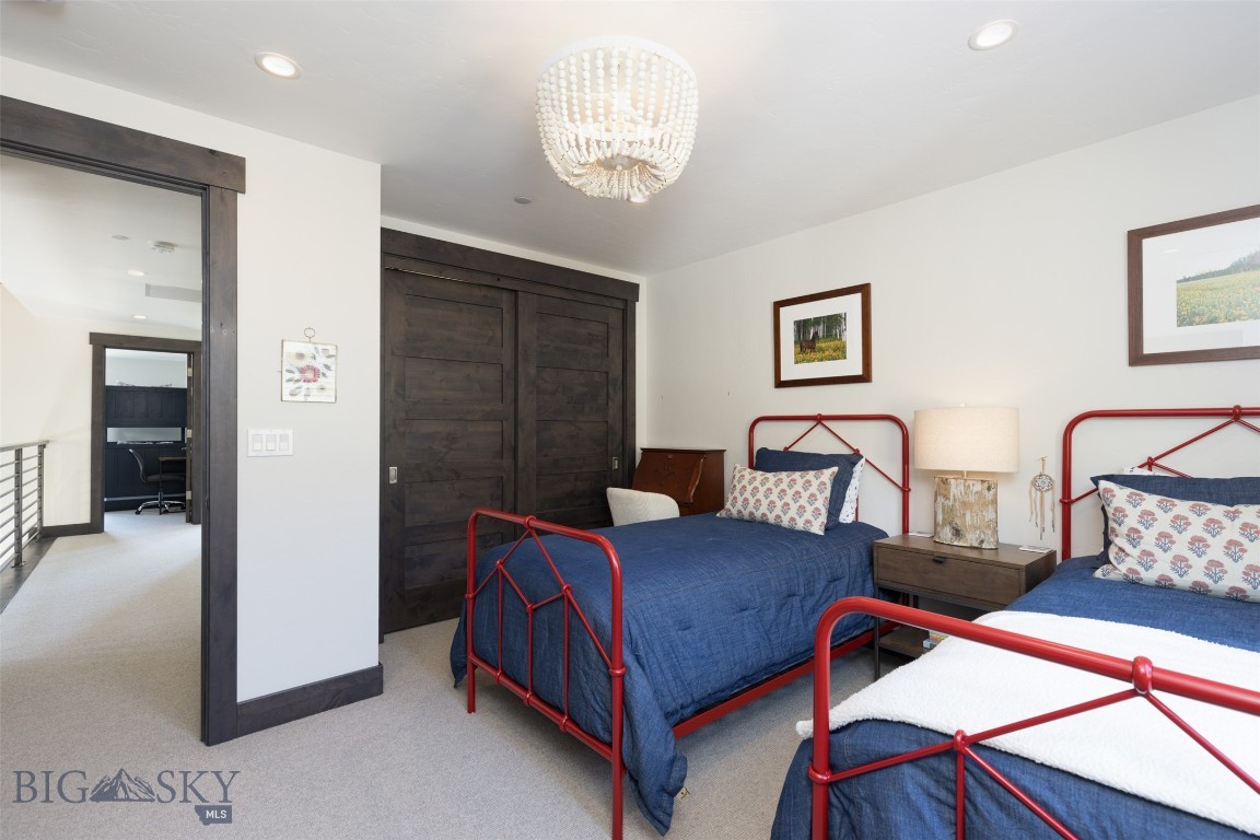 85 North Outlook Loop