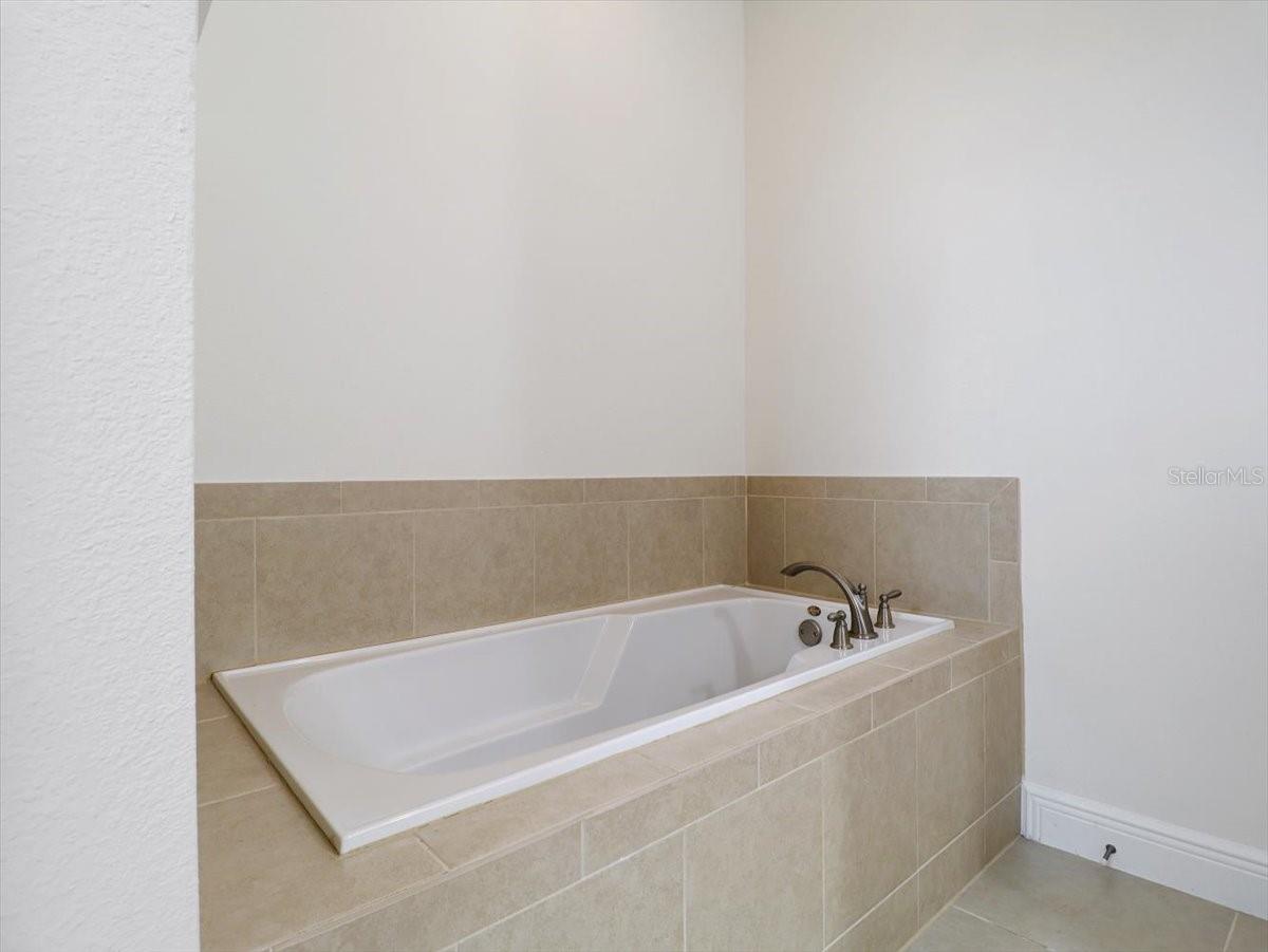 211 PENDANT CT