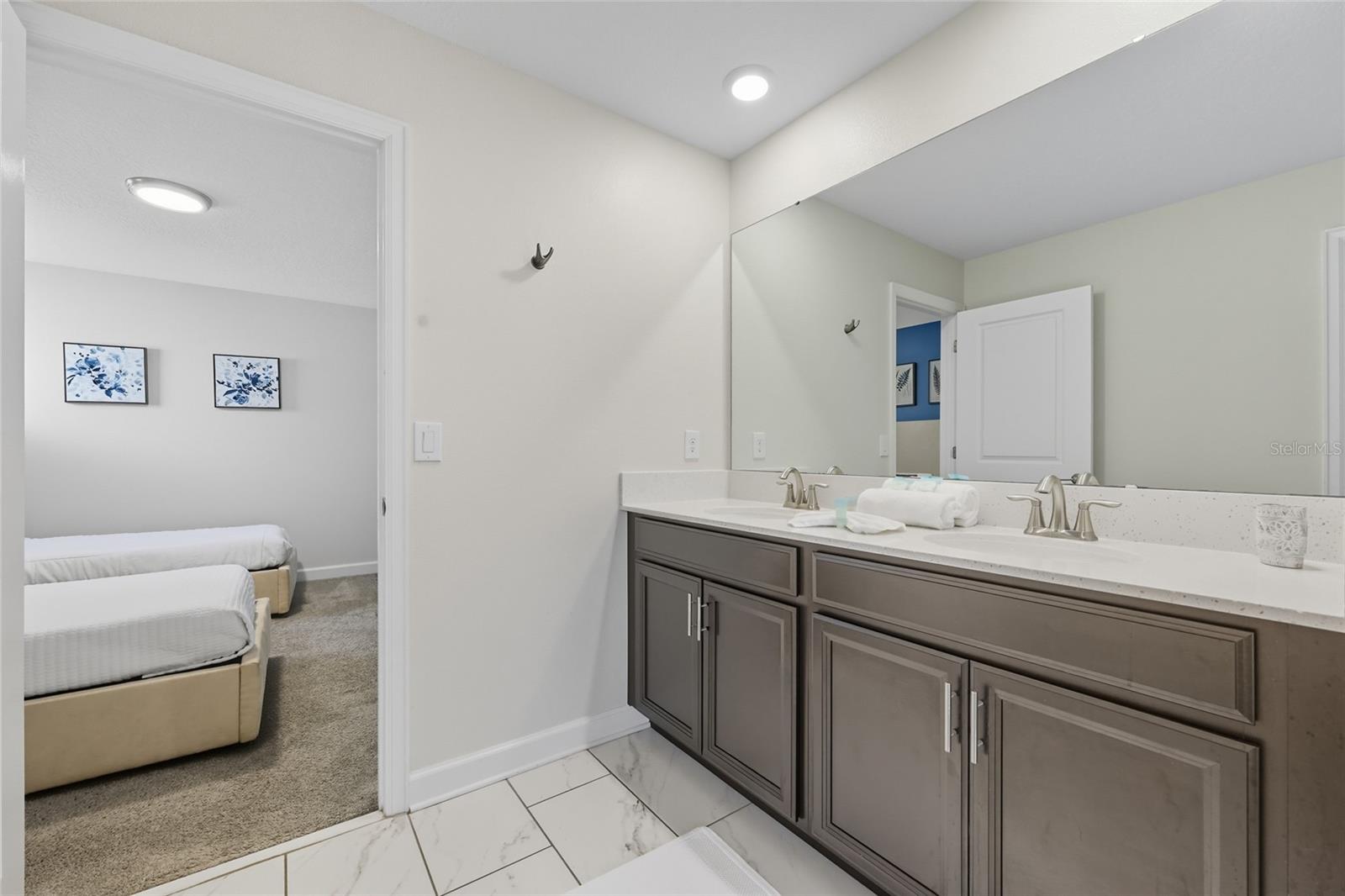 8910 CABOT CLIFFS DR