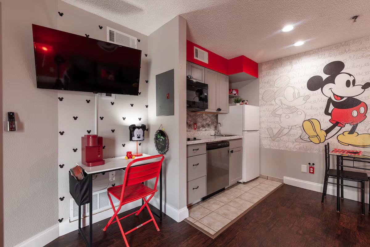 3100 PARKWAY BLVD #215