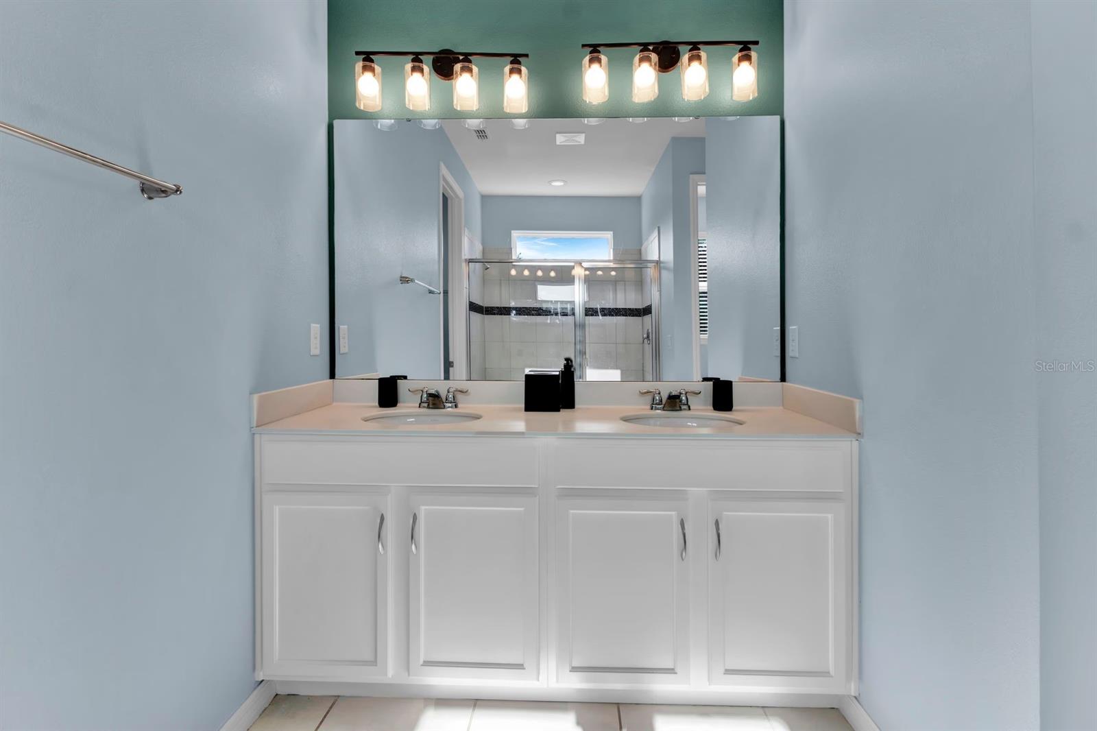 1540 NASSAU POINT TRL