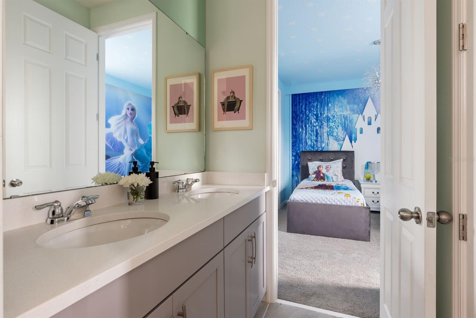 8934 COCONUT BREEZE DR