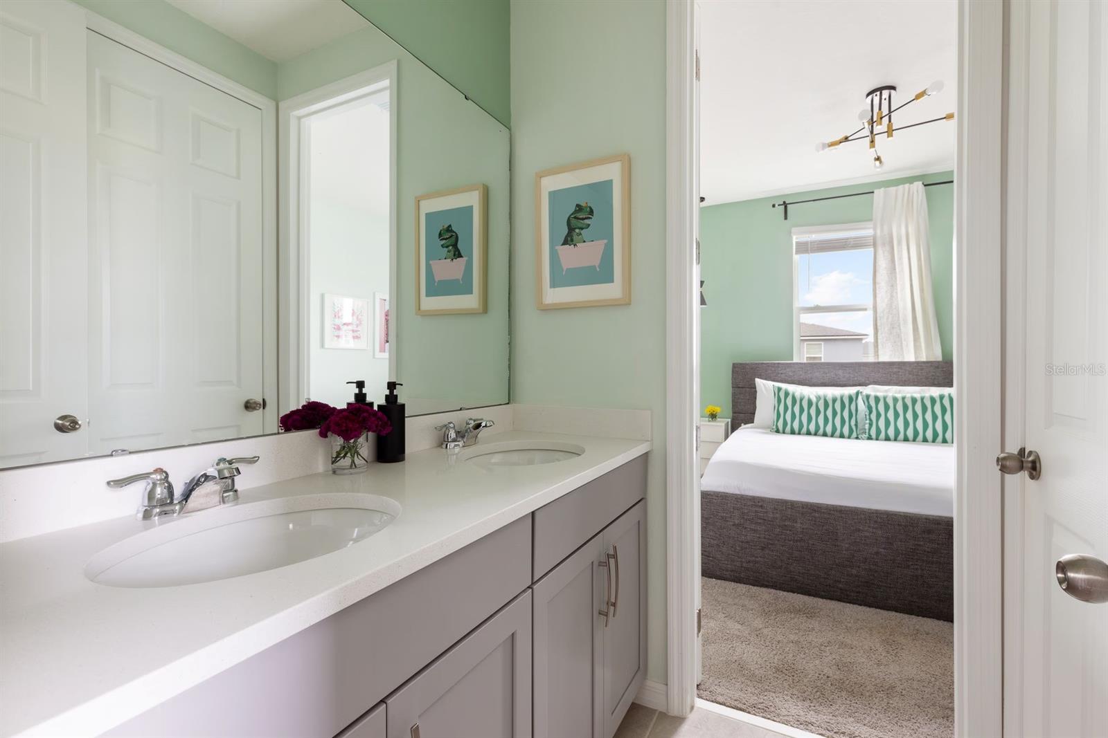 8934 COCONUT BREEZE DR