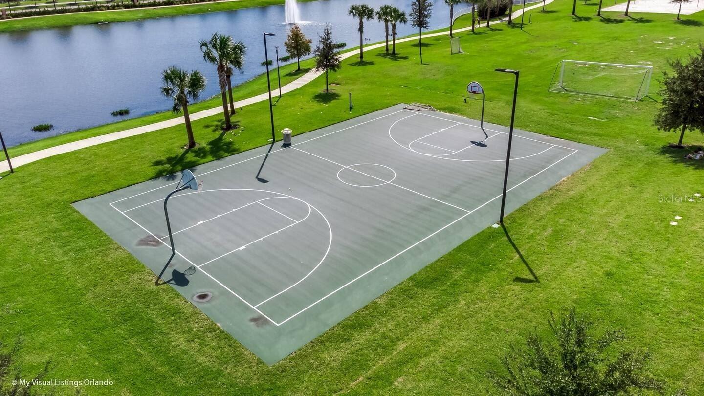 8934 COCONUT BREEZE DR