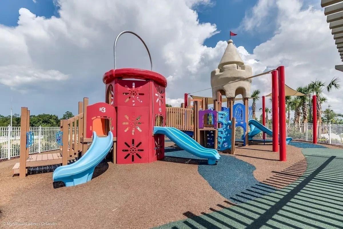 8934 COCONUT BREEZE DR