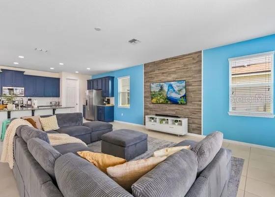 9042 SUNSHINE RIDGE LOOP