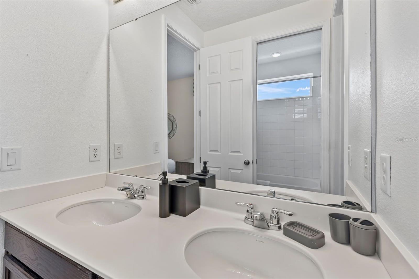 9042 SUNSHINE RIDGE LOOP
