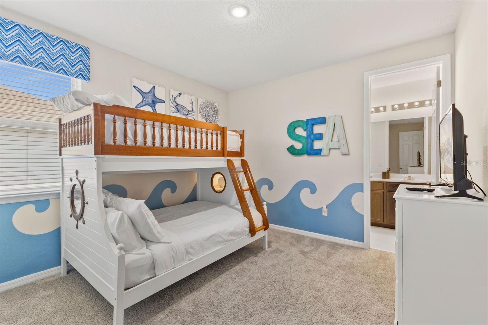 9042 SUNSHINE RIDGE LOOP
