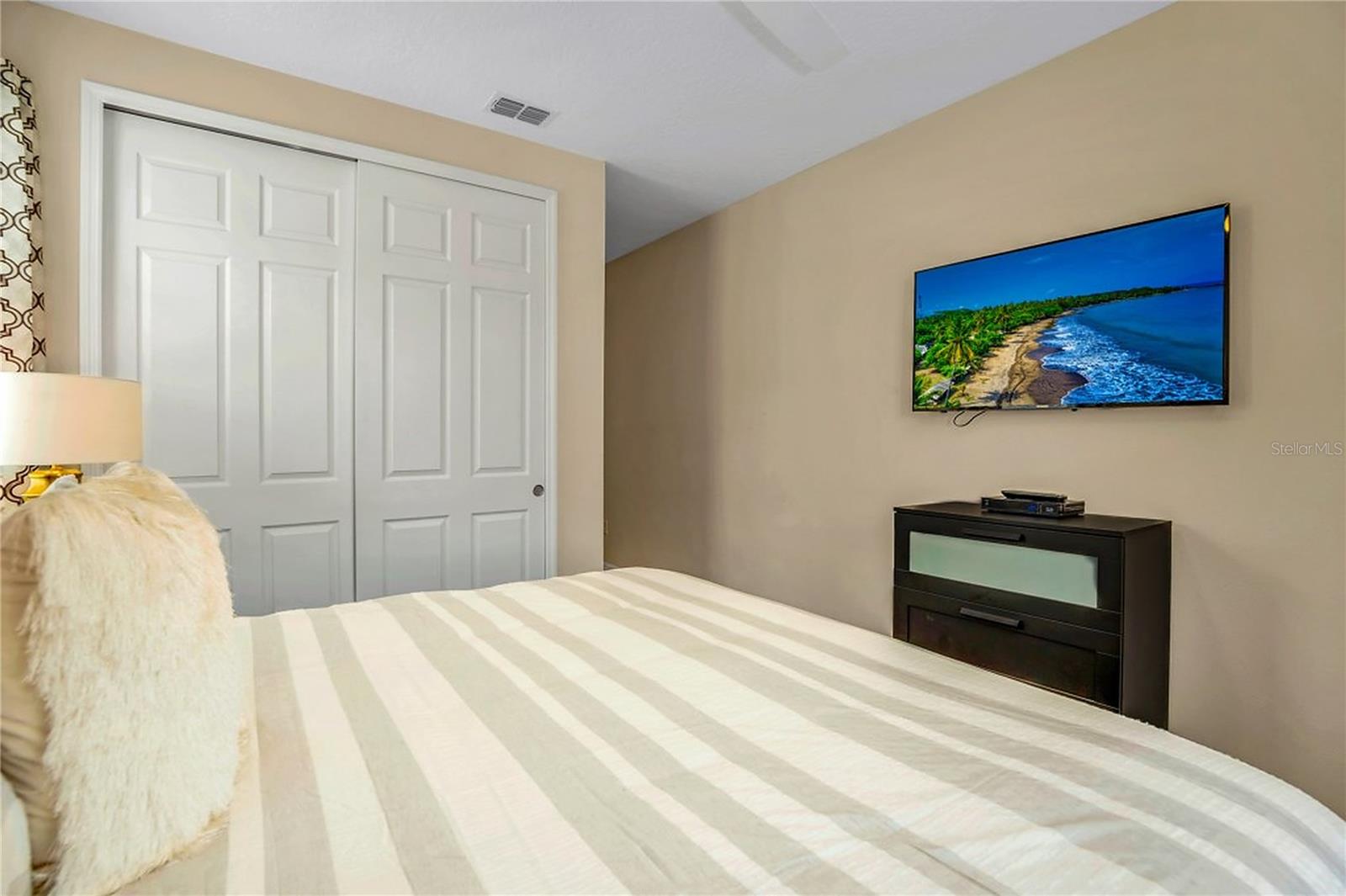 1576 NASSAU POINT TRL