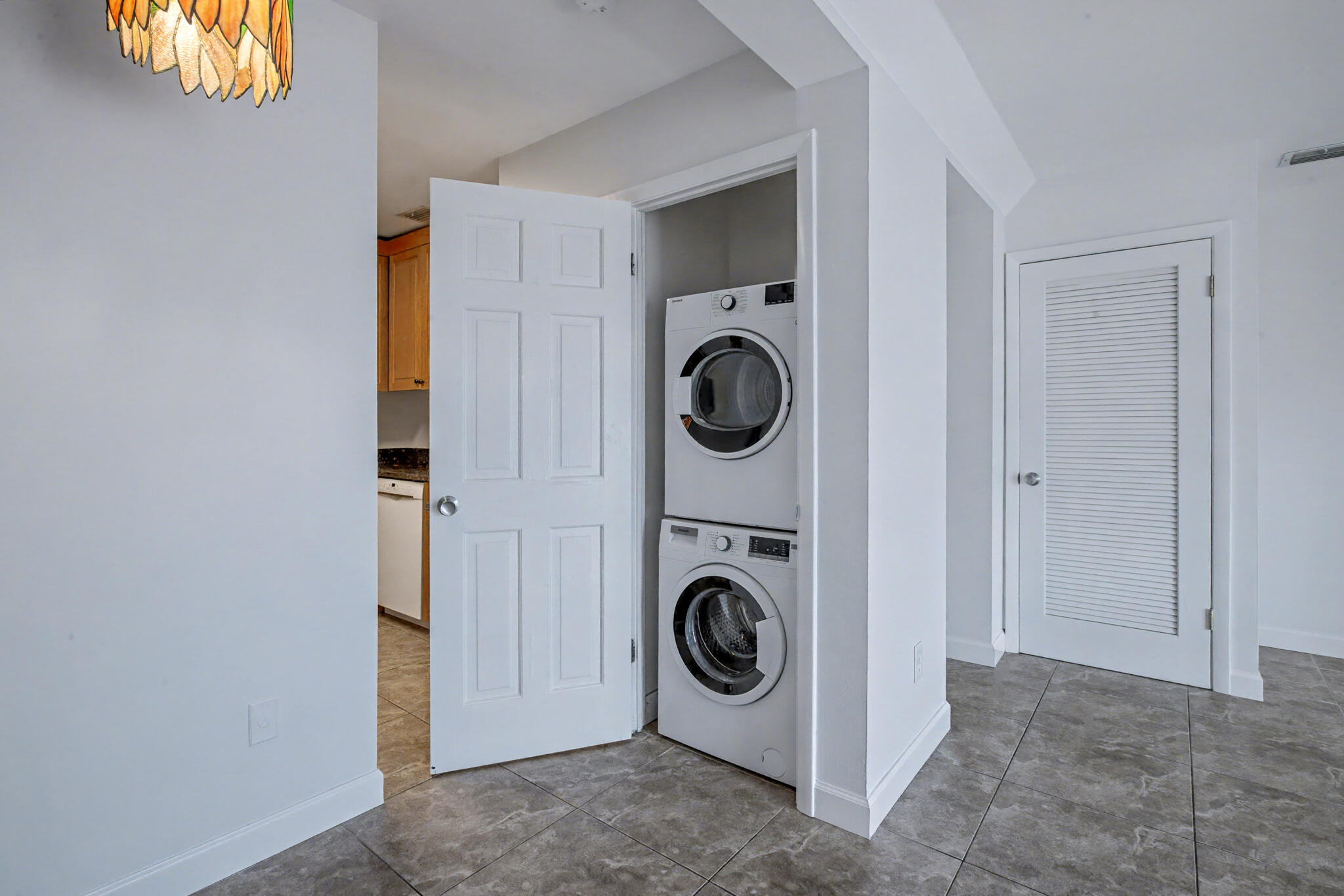 2601 S Roosevelt Blvd, #305A