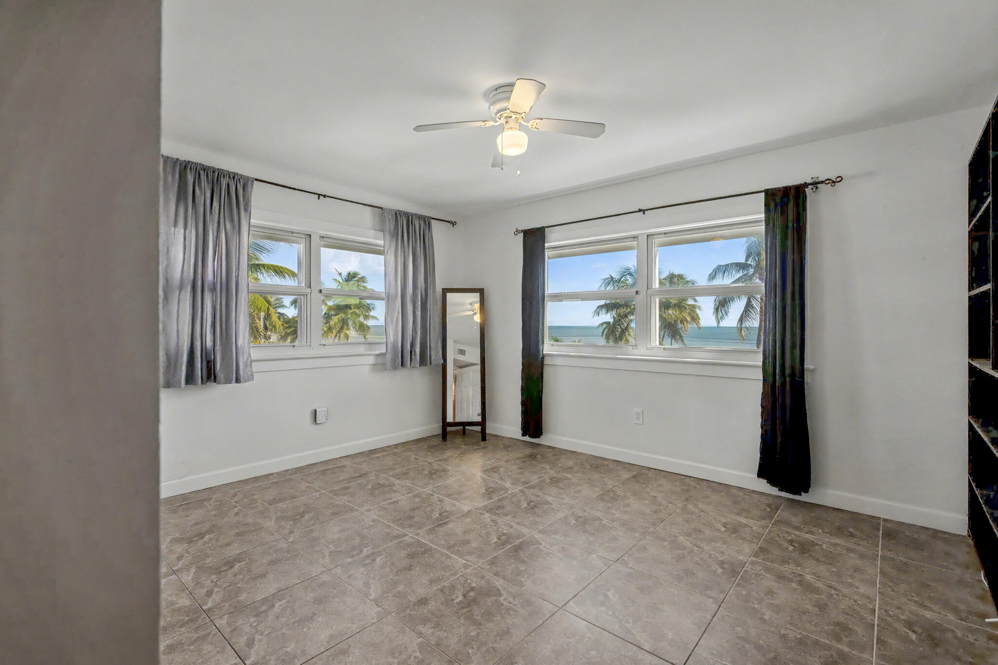 2601 S Roosevelt Blvd, #305A