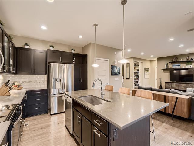 10968 Pastel Point