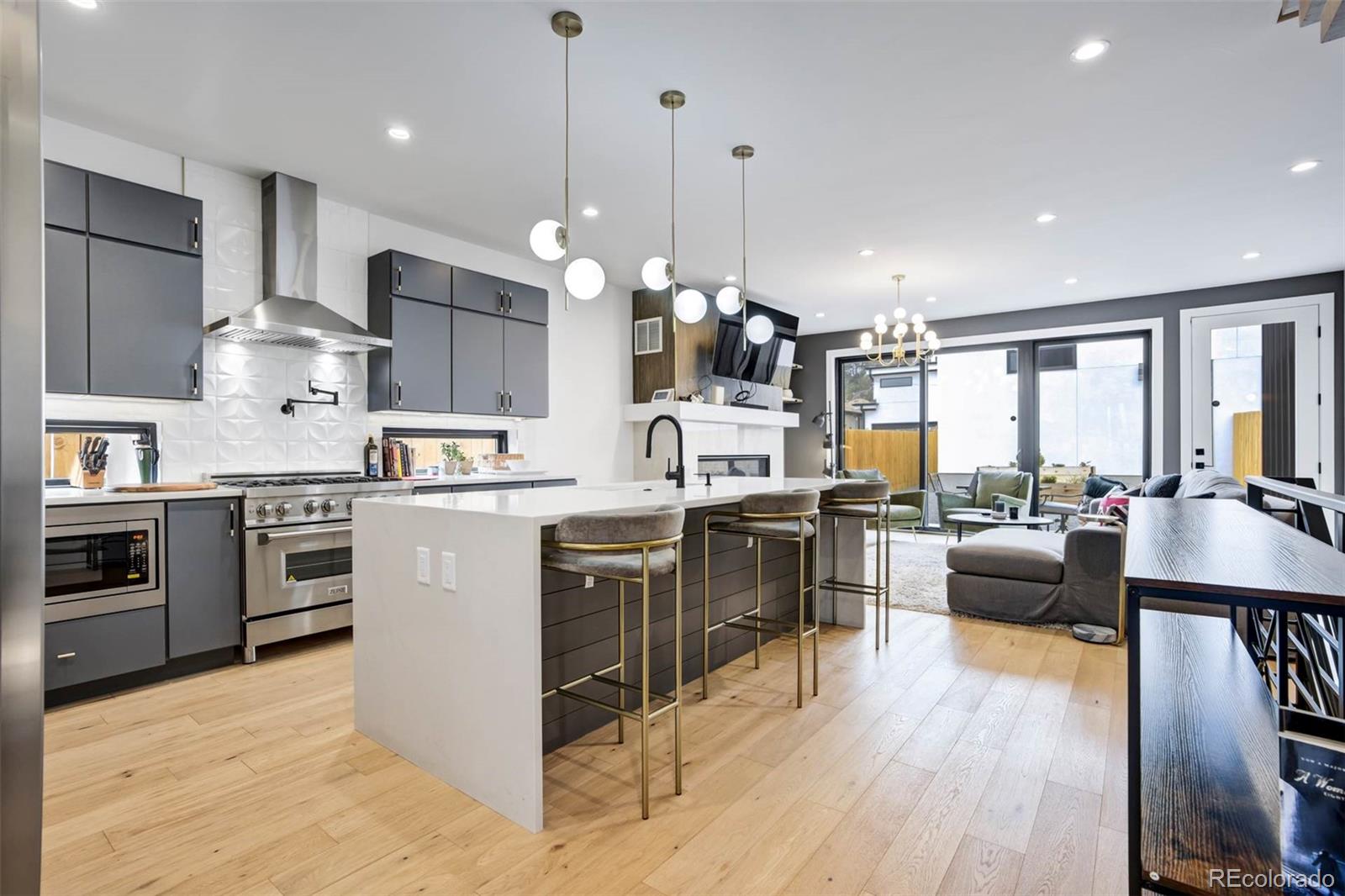 2526 S Lincoln Street