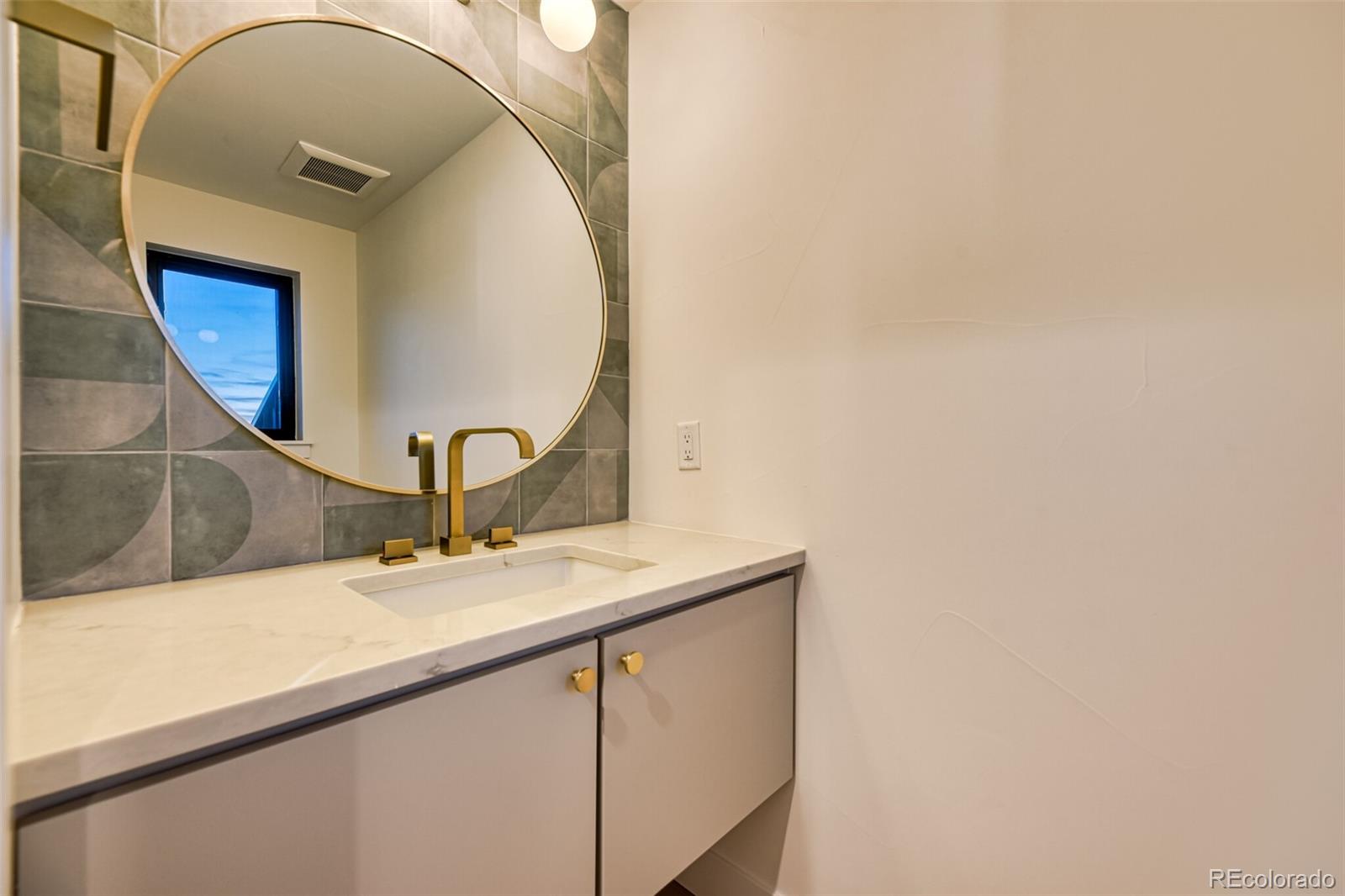 2526 S Lincoln Street