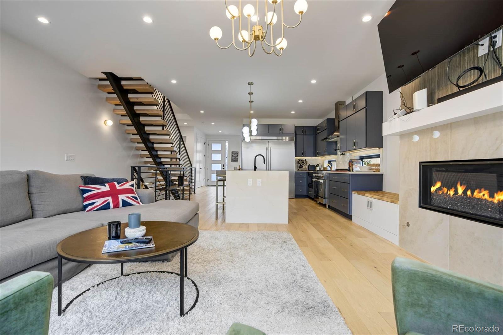 2526 S Lincoln Street