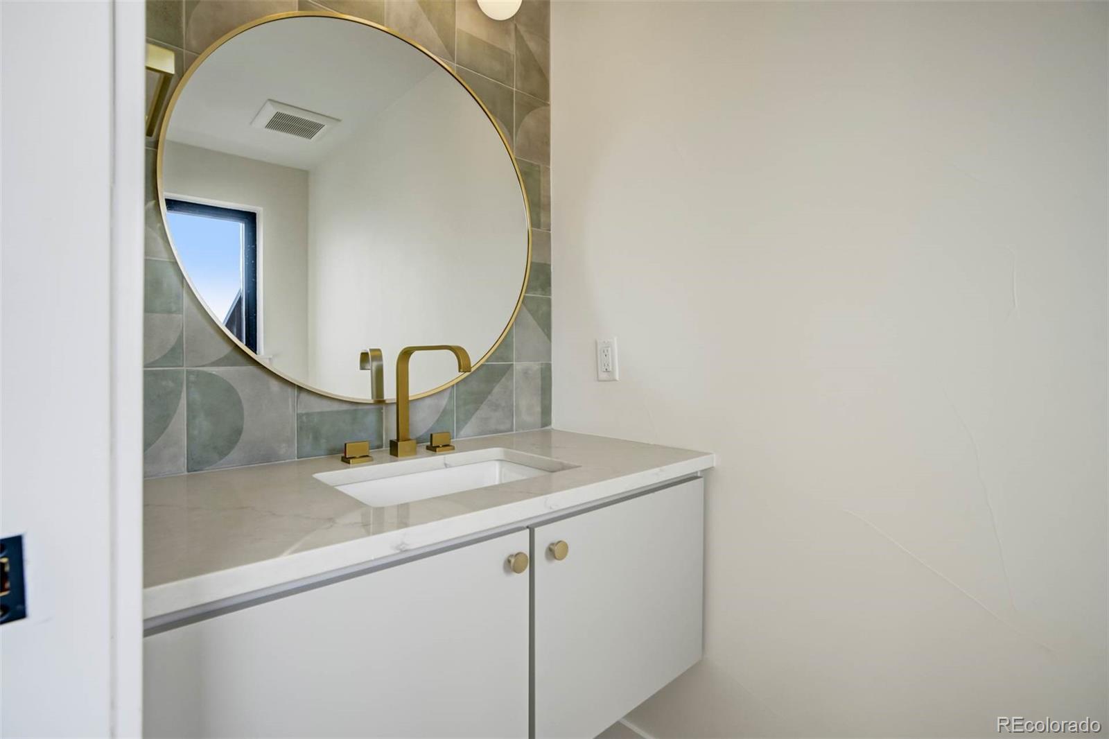 2526 S Lincoln Street