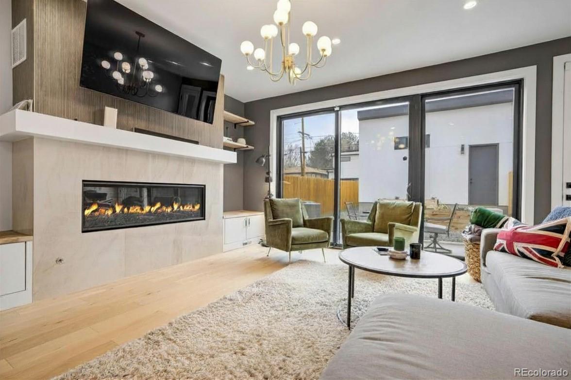 2526 S Lincoln Street