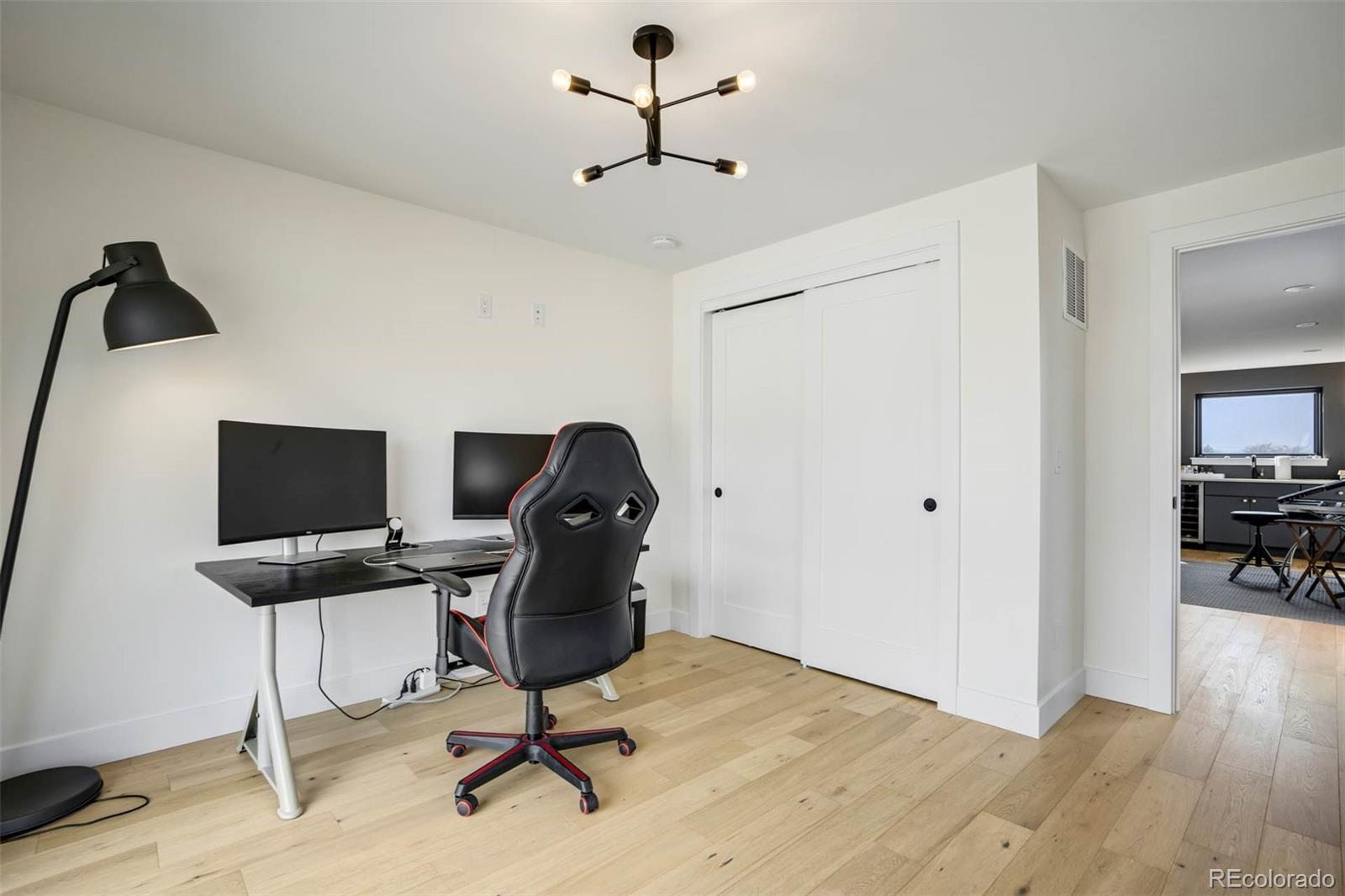 2526 S Lincoln Street