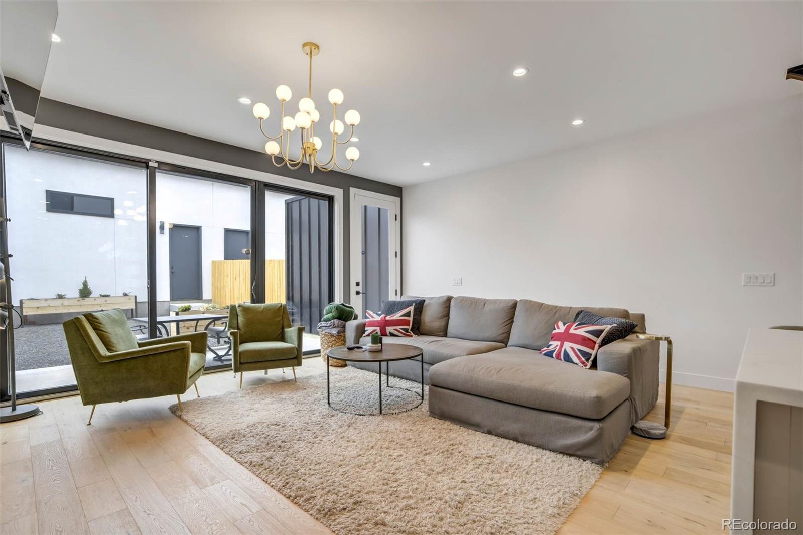 2526 S Lincoln Street