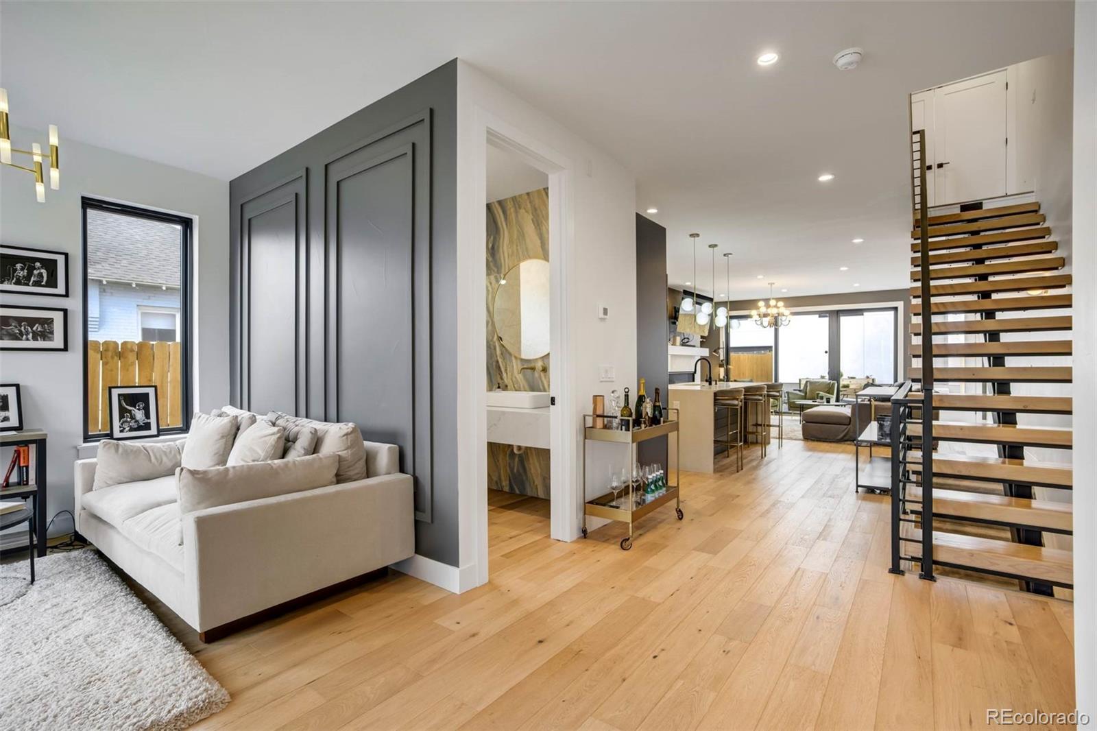 2526 S Lincoln Street