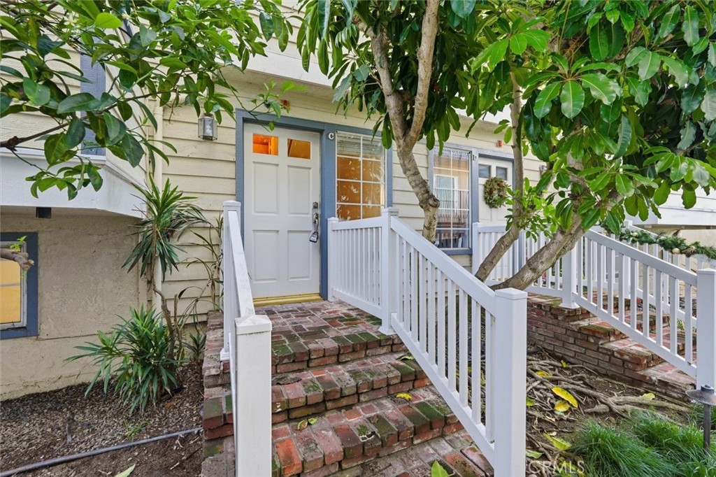 208 S Catalina Avenue