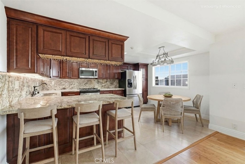 208 S Catalina Avenue