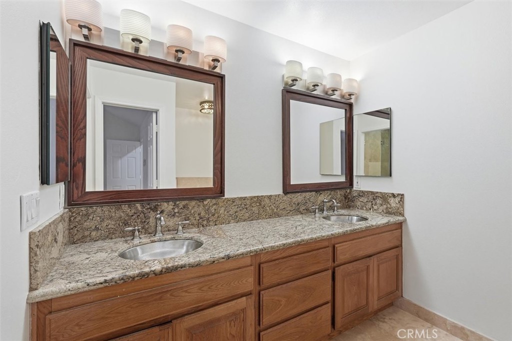 208 S Catalina Avenue