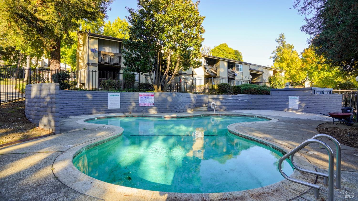 355 Parkview Ter #J8