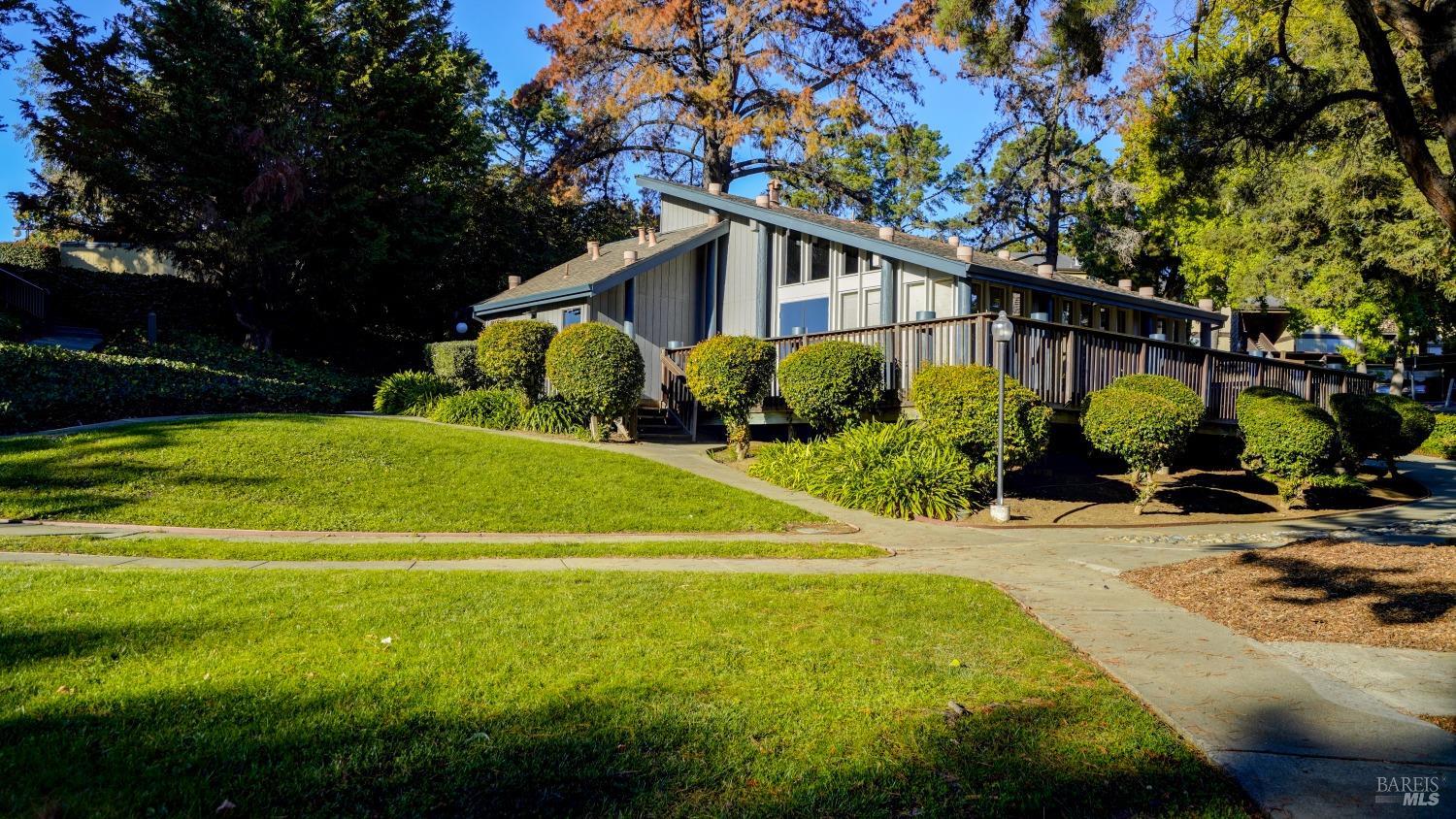 355 Parkview Ter #J8