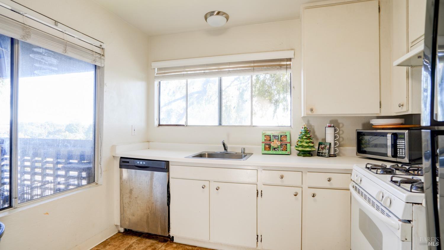 355 Parkview Ter #J8