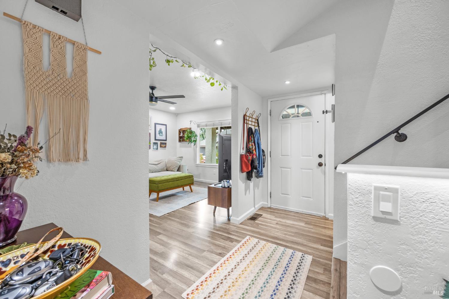 731 La Cruz Ln