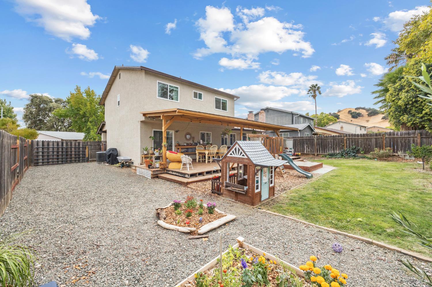 731 La Cruz Ln