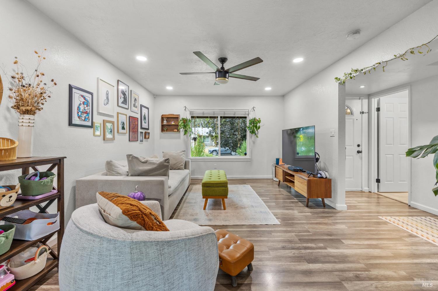 731 La Cruz Ln