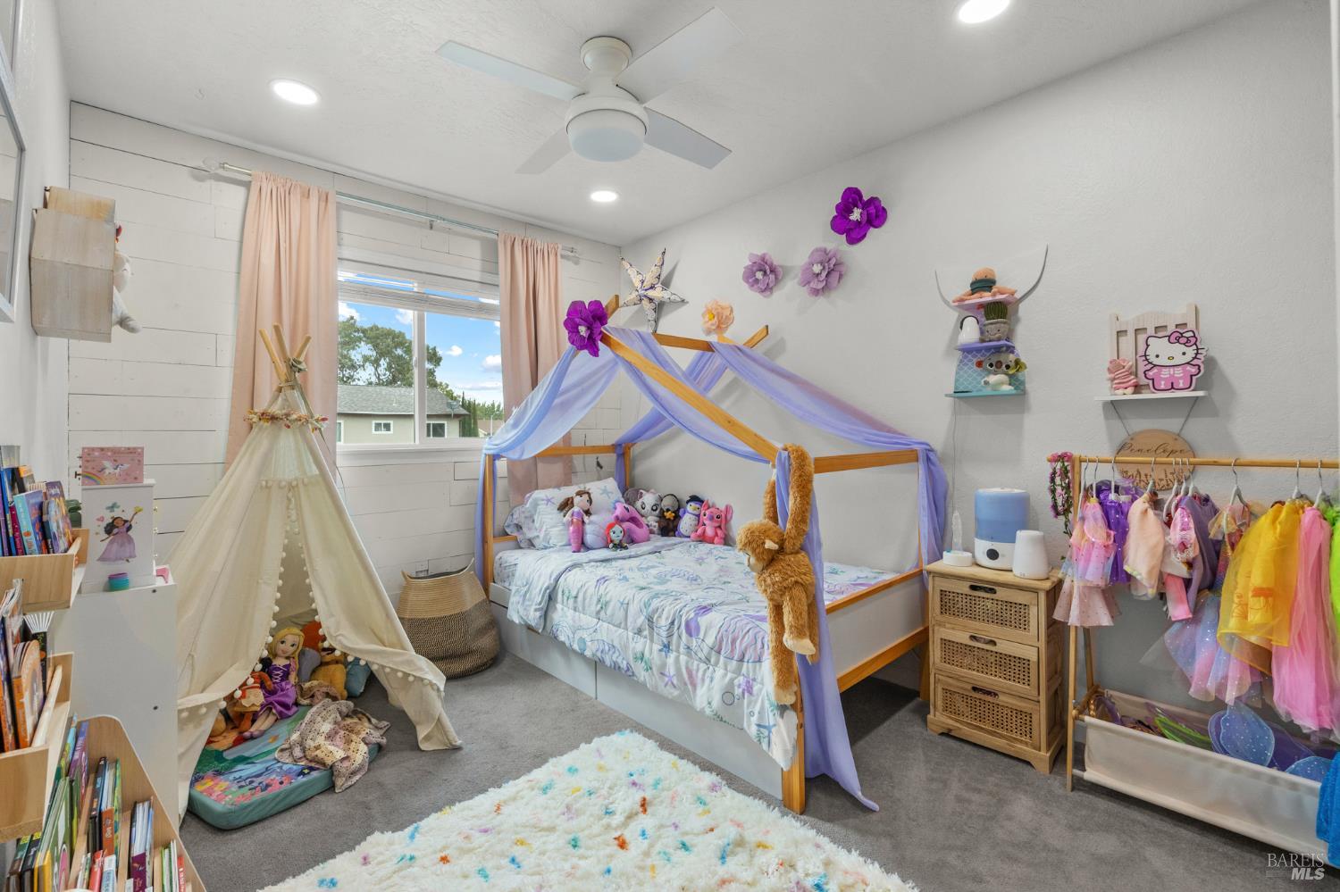 731 La Cruz Ln