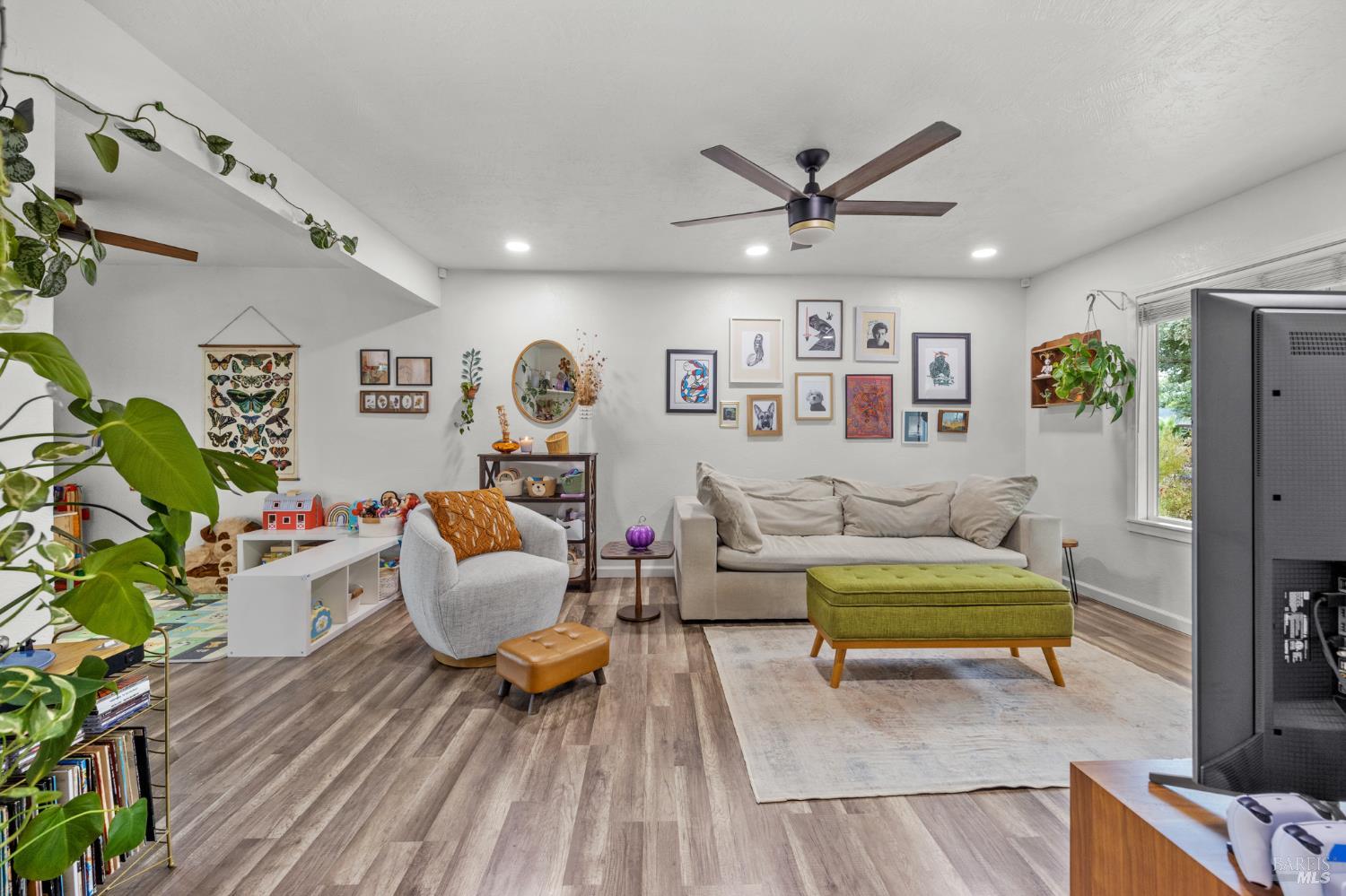731 La Cruz Ln