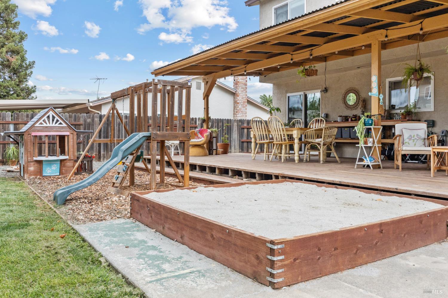 731 La Cruz Ln