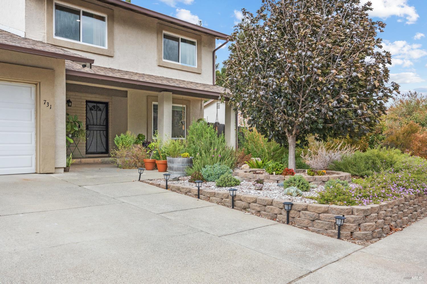 731 La Cruz Ln