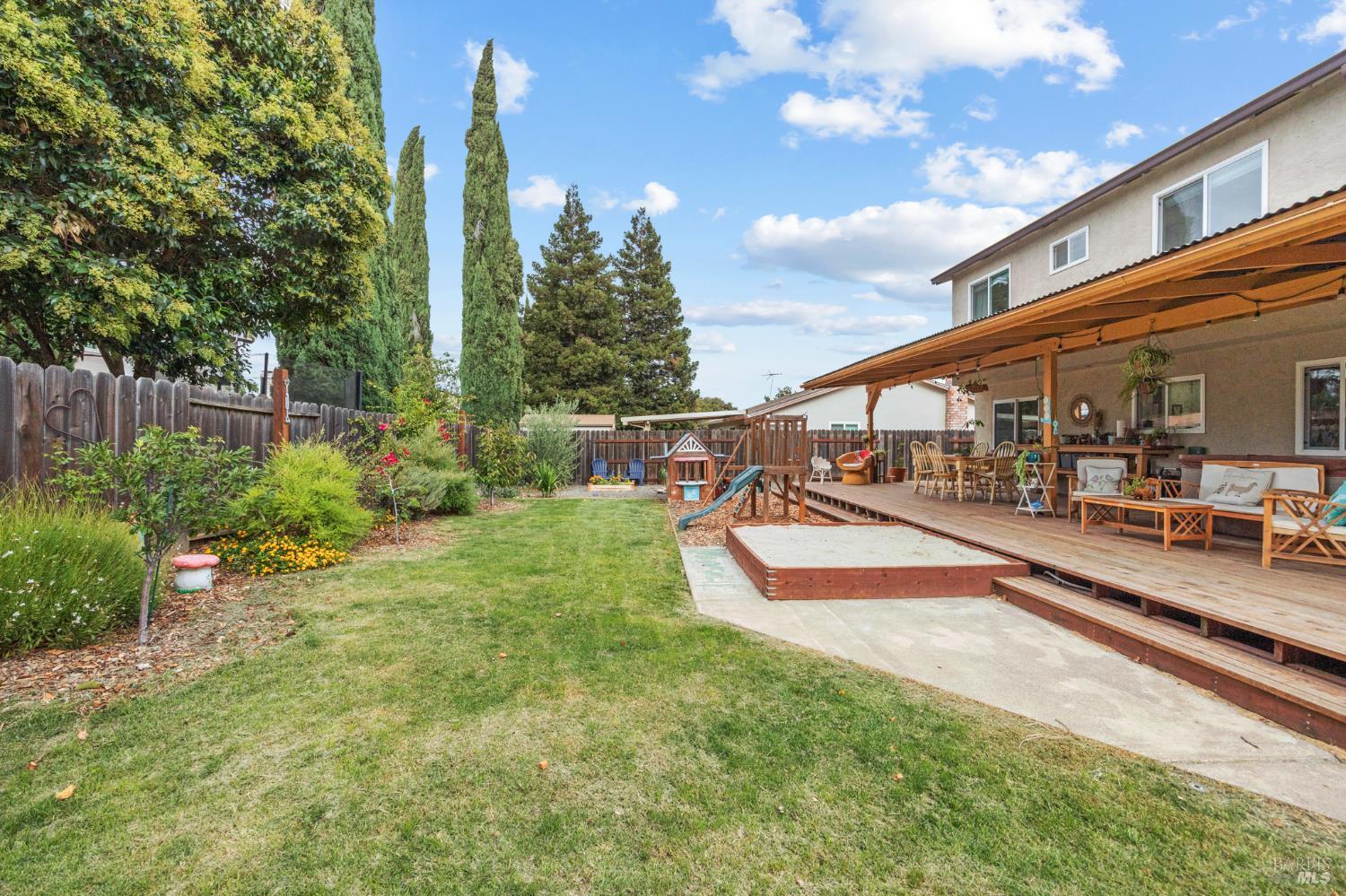 731 La Cruz Ln