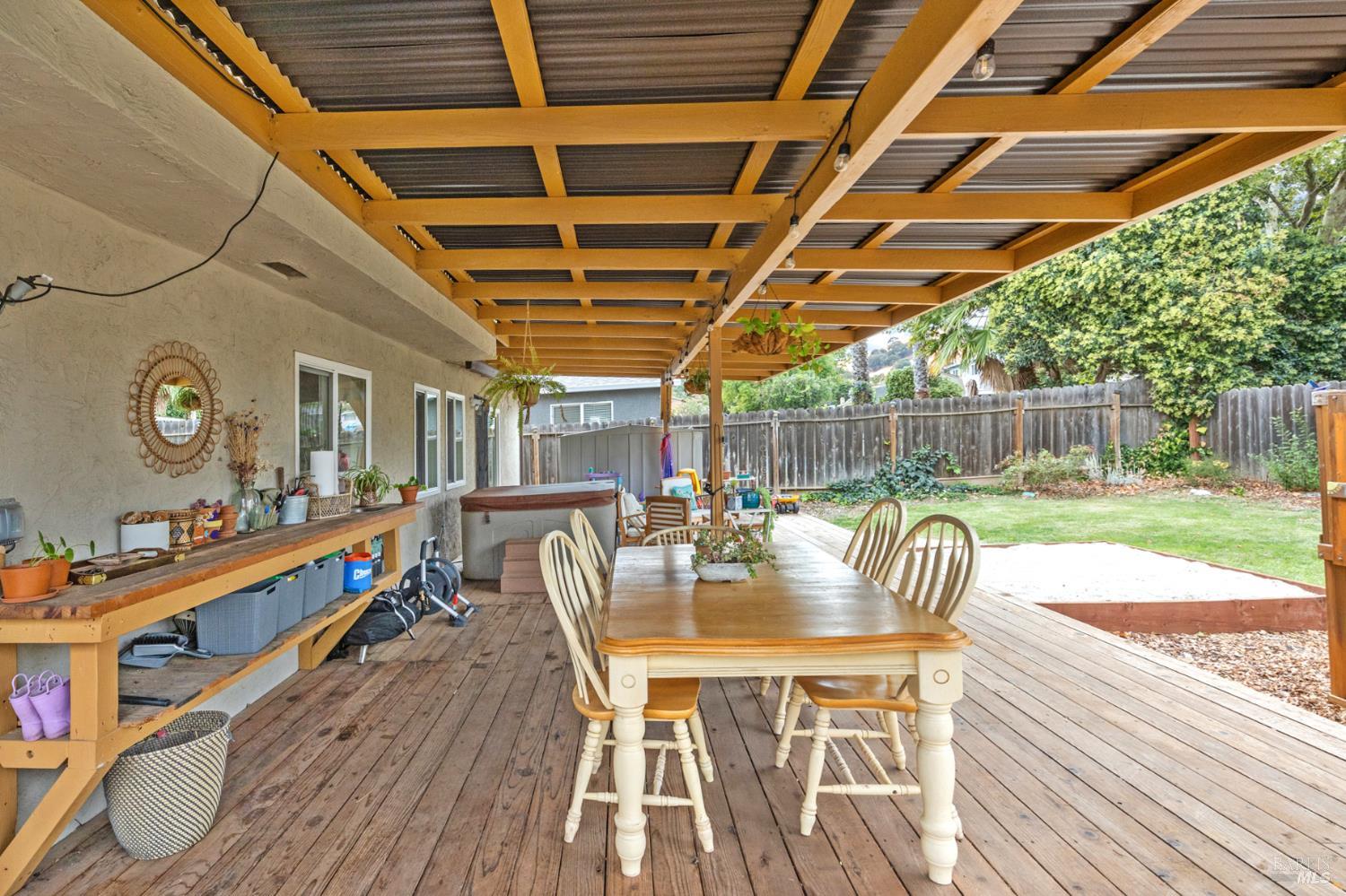 731 La Cruz Ln