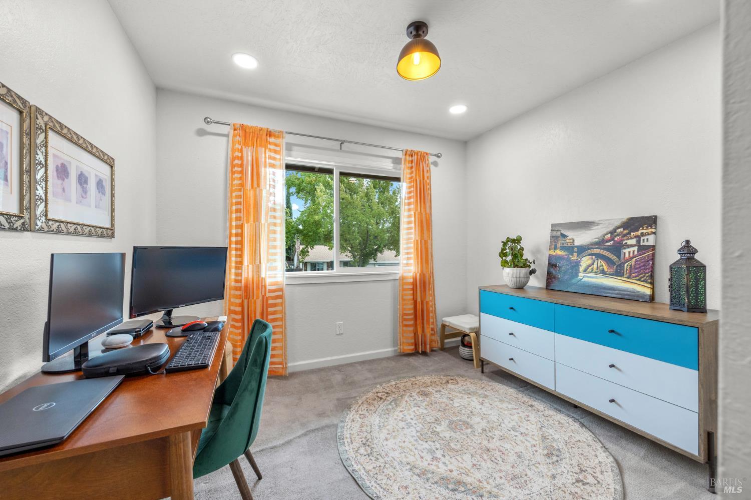 731 La Cruz Ln